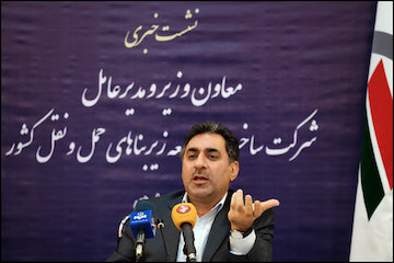 تشریح پروژههای زیربنایی قابل بهرهبرداری از دهه فجر تا پایان سال ۹۶/ بهرهبرداری بیش از ۲۷۰۰ کیلومتر انواع راه تا پایان سال/ جزئیات دلایل تاخیر پروژههای استانهای سردسیر  نشست خبری خادمی