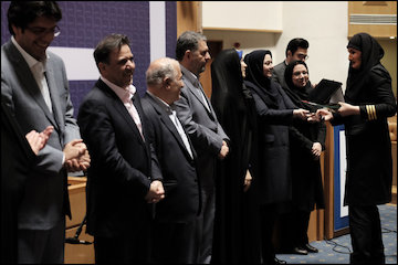 وزیر راه و شهرسازی از خلبان بانو احمدی دستجری تقدیر کرد مراسم