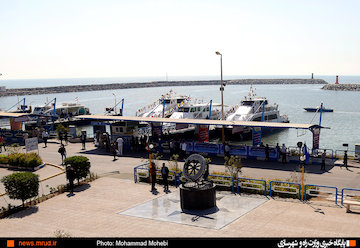 جابهجایی بیش از یک میلیون و ۲۴۴ هزار و ۶۶۸ مسافر و گردشگر در بنادر مسافری بندر عباس/ انجام بیش از ۵۰۰۰ تردد دریایی ایمن و بدون حادثه  آغاز به کار دفتر ستاد اجرایی طرح تسهیلات سفرهای دریایی و بهره برداری از 3 شناور جدید در بندرعباس