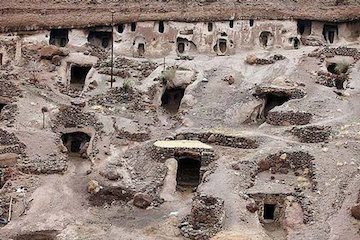 خستگی تاریخ شهربابک در خمیازه غار ایوب شهر بابك