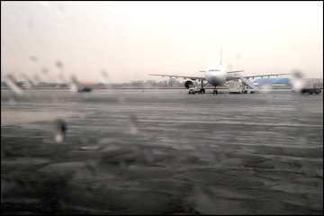 فرودگاه باران هواپیما