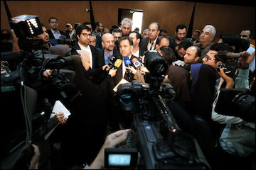 ریل محور اصلی فعاليتهای وزارت راه و شهرسازی است/ مکاتبه با رئیس جمهوری در خصوص توسعه حملونقل ریلی/ اساسنامه تشکیل شرکت قطارهای حومهای تقدیم هیئتوزیران شد آخوندی در جمع