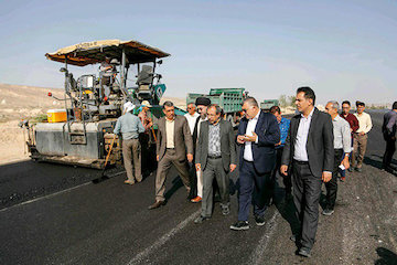 بازدید مسئولان سه شهرستان لارستان، گراش و خنج از پروژههای راهسازی بازديد