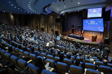 مشهد پایتخت فرهنگی و معنوی کشور است/ دولت برای تحول بزرگ در بافت فرسوده مشهد، مصمم است نشست