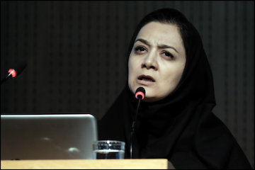 برگزاری مدرسه تابستانی مطالعات انتقادی شهری با موضوع مسئله مسکن در مرکز تحقیقات/بازدید از محلات عودلاجان و دهونک  غزال راهب