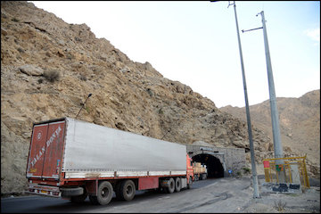 بندرعباس فعالترين مرز كشور در ترانزيت ورود كالا طی دوماه اول  سال ۹۷ کامیون