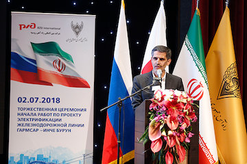 ارتقاء ظرفیت کریدور شمال- جنوب با برقیسازی راهآهن گرمسار- اینچهبرون/ ساخت ۶۰۰۰ کیلومتر خطوط ریلی برقی در افق ۱۴۰۴/ سرمایهگذاری سالانه ۱ میلیارد دلاری دولت در حوزه ریلی سعید محمد زاده