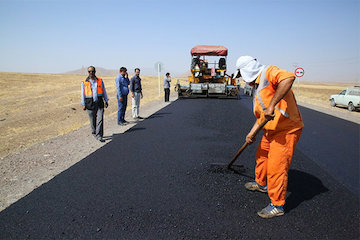 آغاز یک پروژه راه روستای در شهرستان کلاله آسفالت