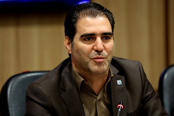 تأکید بر منع ورود دولت و شهرداری به محلات بازآفرینی به قصد کسب درآمد/ مشارکت دولت با توسعهگران در ارتقای کیفیت محلات شهری/ اخذ پروانه نوسازی از سوی ۲۵ هزار نفر هوشنگ عشایری