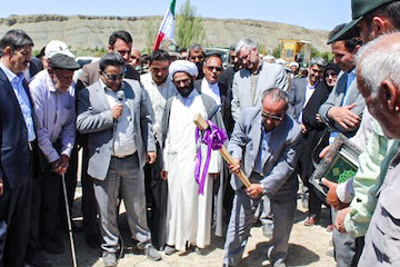 کلنگزنی یک راه روستایی در هفته دولت کلنگ زنی