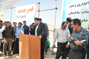 واگذاری ۱۳۵ قطعه زمین به مستأجرین واجدشرایط زلزله زده در قصر شیرین مراسم