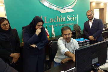 بازدید سرزده مدیرعامل هواپیمایی جمهوری اسلامی ايران از چند آژانس مسافرت هوایی/ بررسی مشکلات آژانسهای مسافرتی در جلسه با سازمان میراث بازدید