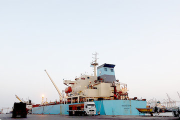 خدمات رسانی بدون نوبت به کشتیهای حامل کالاهای اساسی و پزشکی بندر