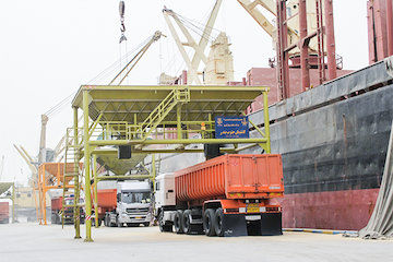حمل ۱۹۷۰۰۰ تن کالای اساسی از بندر چابهار در ۴۵ روز گذشته/ رشد ۸۳ درصدی حمل کالای اساسی نسبت به مدت مشابه سال گذشته بارگیری