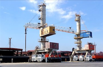 رشد ۷۵ درصدی تخلیه و بارگیری در بندرامام خمینی(ره) / افتتاح کارخانه های روغن، تصفیه شکر و قند در بندرامام  بندر امام