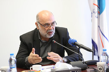 فروش بلیت هواپیما بالاتر از سقف تعیین شده تخلف است/ معرفی متخلفان به سازمان تعزیزات/ جریمه چند ایرلاین به علت گرانفروشی عابدزاده