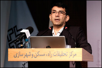 مصرف آسفالت در راههای کشور نصف شد/استفاده از  رویههای بتنی در راههای روستایی محمد شکرچی زاده