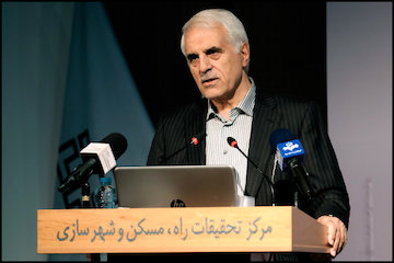 برنامهریزی برای بهسازی سالانه ۱۰ تا ۱۵ هزار کیلومتر از جادهها/ افزایش ۵ ساله عمر آسفالت با استفاده از روشهای پیشگیرانه حیدر مطاعی