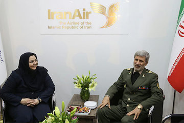 بازدید مقامات و مدیران صنعت هوانوردی از غرفه هما نشست