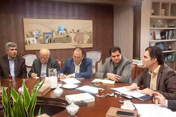 عدم معرفی زمین برای برنامه بازآفرینی از سوی دستگاههای دولتی/ ضرورت حضور توسعهگران، شهرداریها و شوراهای شهر جهت شناسایی اراضی دولتی/ به دنبال ورود توسعهگران به بخش مسکن بدون نرخ گذاری هستیم جلسه