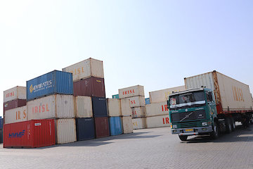 بهرهبرداری از خط تولید کانتینرهای حمل دریایی با حضور وزیر راه و شهرسازی کانتینر