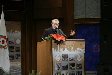 مسایل حمل و نقل جادهای کشور در مجلس پیگیری میشود/ تیم جدید وزارت راه و شهرسازی مشتاقانه در حال حل مسایل حمل و نقل جادهای است لاریجانی