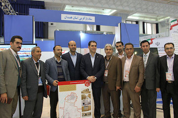 بازدید عشایری از غرفه ستاد بازآفرینی شهری استان همدان بازديد