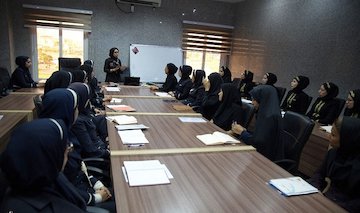 دومین دوره آموزش بانوان مهماندار شناورهای مسافری هرمزگان برگزار شد/ ارایه گواهینامه تخصصی دریانوردی به ۴۶ بانوی مهماندار جلسه