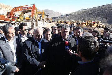 آغاز عملیات اجرایی فاز اول پروژه ساخت آزادراه کرمانشاه – بیستون/ کاهش ۳۰ کیلومتری مسیر کرمانشاه - حمیل/ افزایش آزادراهها تا ۱۰ هزار کیلومتر در برنامه است    درجمع-بزرگراه کرمانشاه-بیستون