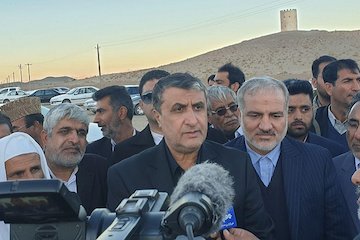 کلنگ ساخت باند دوم بزرگراه زاهدان- خاش به زمین زده شد وزیر-سیستان