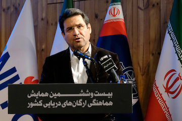 پاسخ کوبنده ایران به استکبار جهانی در «IMO»/ در تامین تجهیزات استراتژیک بنادر از توان داخلی بهره میگیریم/ بهرهبرداری از ۱۲ گنتری کرین با حضور وزیر راه و شهرسازی و رییس جمهوری در بندر شهید رجایی محمد راستاد