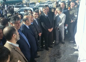 بازدید وزیر راه و شهرسازی از روند اجرایی پروژه تقاطع غیر همسطح سنجان/ توقف پروژه به دلیل کند شدن روند تملکها/ ساكنان محل تعامل کنند بازدید