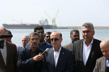 رشد قابل ملاحظه بندر چابهار در یک سال گذشته/ چابهار هیچ محدودیتی برای پذیرش کشتیهای مختلف ندارد/تکمیل فاز دوم بندر چابهار یکی از فرصتهای سرمایهگذاری است آقایی