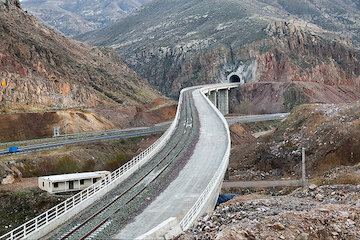 راه آهن قزوین رشت