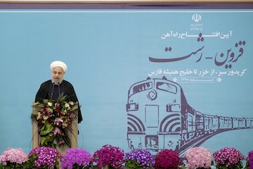 تکمیل کریدور ریلی جنوب - شمال زنجیرهای از روابط تجاری از شرق تا اروپا ایجاد میکند/توسعه ارتباطات ریلی با همسایگان نشانه شکست سیاست تحریم ایران است/ به زودی راهآهن ایران و عراق متصل میشود/ از وزیر راه میخواهم تا در سال ۹۹ خط ریلی را به بندر کاسپین برساند روحانی