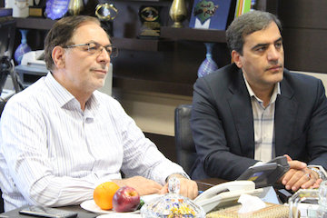 توسعه شهرسازی در کلان شهرها باعث نزدیکی مراکز  و ایجاد مزاحمت برخی از مشاغل برای مردم شد جلسه اصفهان1
