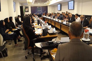 کارگاه برنامه عملیاتی احداث ۴۰۰ هزار واحد مسکونی با حضور معاونان وزیر راه و شهرسازی برگزار شد / بررسی احداث ۲۰۰ هزار واحد مسکونی در شهرهای جدید تا سال ۹۹ کارگاه آموزشی