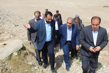 احداث پل موقت  وحدت آباد در شهرستان دره شهر  ايلام  تا يك ماه آينده امینی در دره شهر