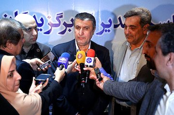 واگذاری زمین، نقدینگی و ارائه کارت اعتباری مصالح، سه مشوق اصلی دولت در عرضه مسکن/ بازآفرینی محلات فرسوده در اولویت برنامههای مشترک وزارت راه و شهرسازی و شهرداری تهران وزیر در جمع