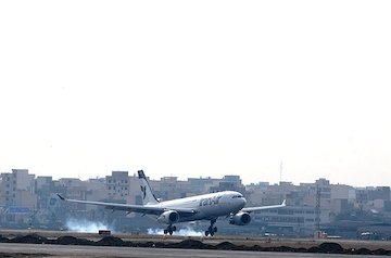 تاکنون هیچ پروازی بابت گردوخاک لغو نشده است  فرودگاه مهرآباد هواپیما نشست