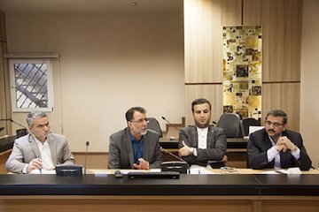 فعالان صنعت ساختمان برای همکاری در تدوین قرارداد مشارکت همکاری کنند/ تأکید بر ضمانت اصل و سود آورده مالی توسعهگران در پروژههای بازآفرینی جلسه