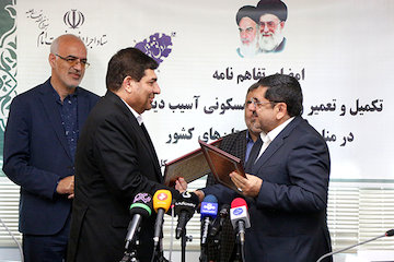 تفاهمنامه تکمیل و تعمیر واحدهای سیلزده توسط بنیاد مسکن و ستاد اجرایی فرمان امام (ره) امضا شد امضاء تفاهم نامه