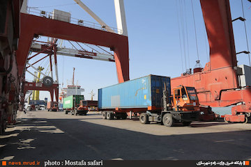 از یک فرمان تا یک بسیج تاریخی رشد 90 درصدی تخلیه  کالاهای اساسی در بندر امام