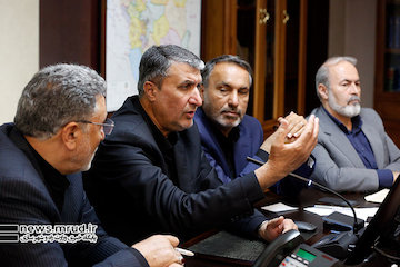 هدایت نقدینگی به بخش مسکن در هم اندیشی با کمیسیون عمران مجلس/  برنامه وزارت راه و شهرسازی رونق تولید و تعادل در بازار مسکن است نشست هم اندیشی وزیر راه و شهرسازی با اعضای کمیسیون عمران مجلس