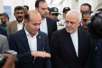 بندر چابهار نزدیکترین بندر ایران به کشورهای جنوب شرق آسیا برای ترانشیپ و ترانزیت است /
 آمال و آرزوهای دوران بندر تیس اکنون در بندر چابهار  محقق شد آقایی و ظریف