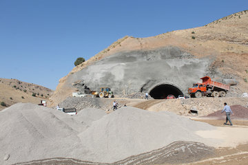 عبور از دل كبير كوه استان ايلام  از رؤيا تا واقعيت تونل ایلام