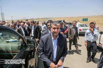 هیچ راهی جز تحرک بخشیدن به توسعه و استفاده حداکثری از بخش خصوصی و مردمی کردن اقتصاد وجود ندارد /  پروژههای مهمی را در آذربایجان شرقی آغاز کردهایم که امیدواریم تا پایان دولت دوازدهم  بهبهرهبرداری برسد سفر وزیر راه و شهرسازی به آذربایجان شرقی و افتتاح و کلنگ زنی چندین پروژه عمرانی(2)