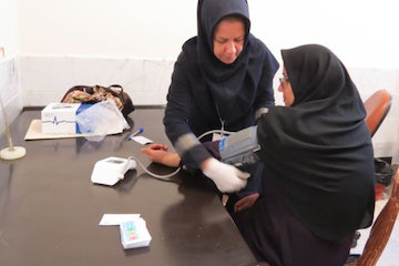 اجرای طرح بسیج ملی کنترل فشار خون در راه آهن شمال شرق گرفتن فشار خون