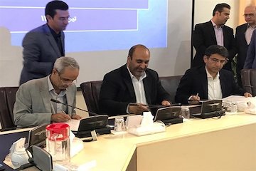 تفاهمنامه همکاری سه جانبه بین مرکز تحقیقات راه و مسکن، شهرداری مشهد و دانشگاه علمی کاربردی خراسانرضوی امضا شد/ توافق سه نهاد علمی در زمینه همکاریهای عملی، آموزشی و پژوهشی تفاهم نامه