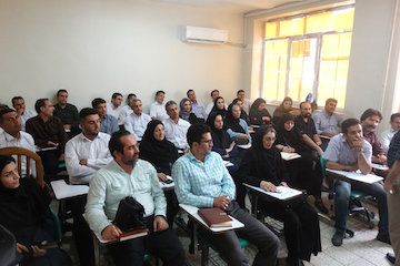 برگزاری دوره آموزشی "ارتباط موثر و تکریم ارباب رجوع" کلاس